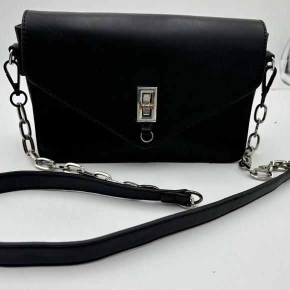 DREAM CONTROL New York Chain Strap Crossbody - Picture 2 of 15